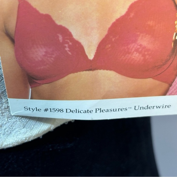 Bundle (3) Vintage Warners Lace Bra Size 36B - Picture 6 of 9